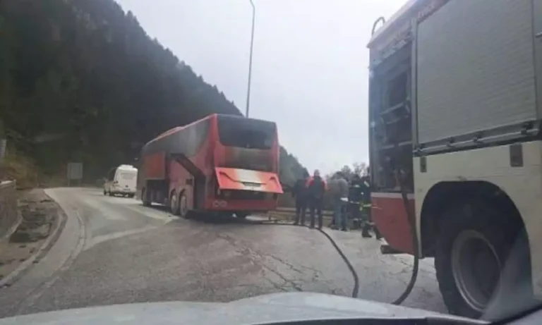 Φωτιά σε λεωφορείο που μετέφερε 52 μαθητές στα Ιωάννινα