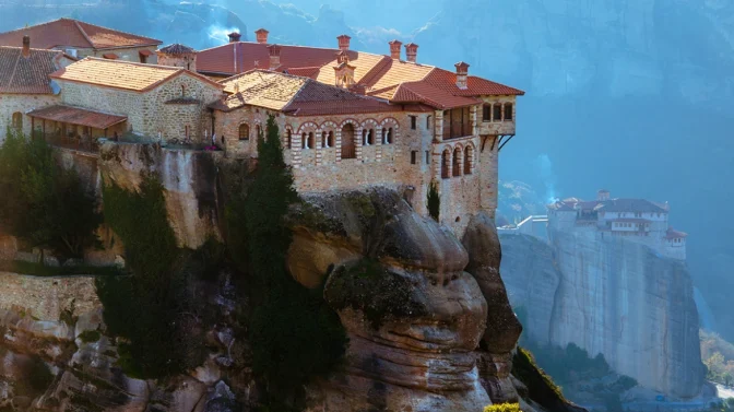 Πότε εγκαταστάθηκαν οι πρώτοι μοναχοί στα Μετέωρα
