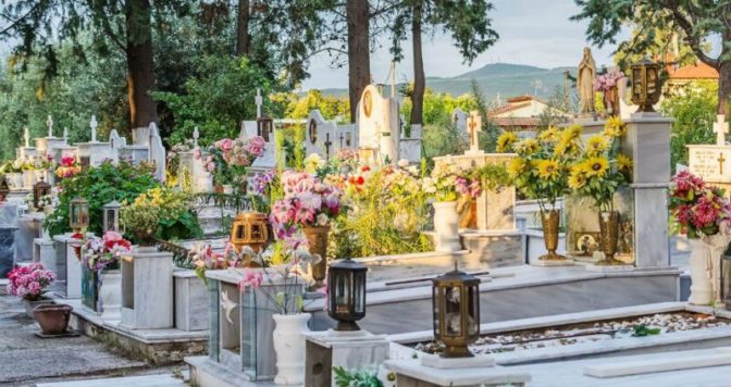 Απίστευτο: Έκλεψαν χαλίκι που προοριζόταν για τάφο στην Κρήνη