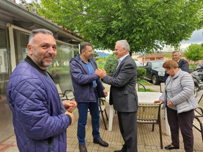 Με πολύ κόσμο και αέρα νίκης στα χωριά ο Βλαχογιάννης