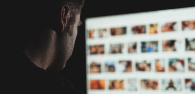 Λάρισα: Πρωτοφανής υπόθεση revenge porn - Χάκαραν προφίλ στα social media και μετά εκβίαζαν