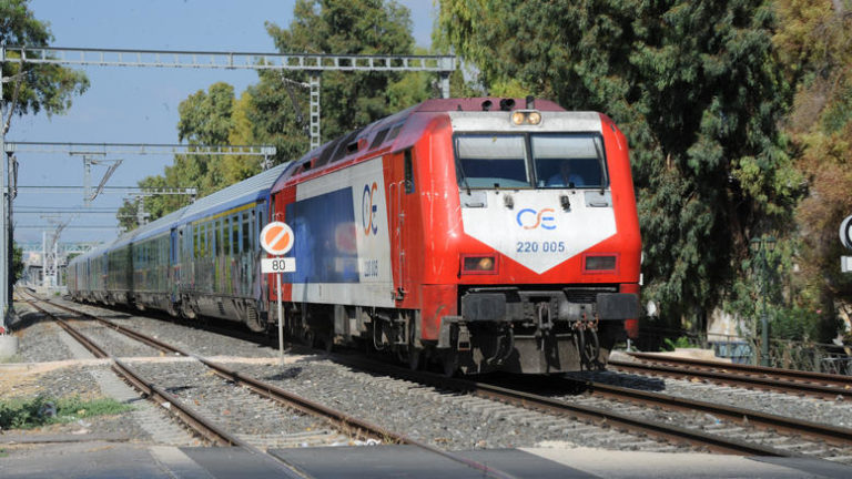 Καταγγελία: Έμεινε από ρεύμα και πάλι το Intercity έξω από τη Λάρισα
