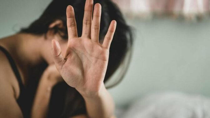 Βόλος: Συγκλονίζει η 24χρονη που ξυλοκοπήθηκε από τον πατέρα της επειδή έγινε μουσουλμάνα