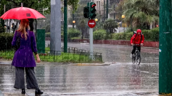 Βροχές και καταιγίδες μέχρι τη Μεγάλη Τετάρτη - Με λιακάδα το ψήσιμο του οβελία