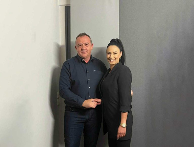 Νέα μητέρα συντάσσεται με το όραμα του Θεόδωρου Χήρα