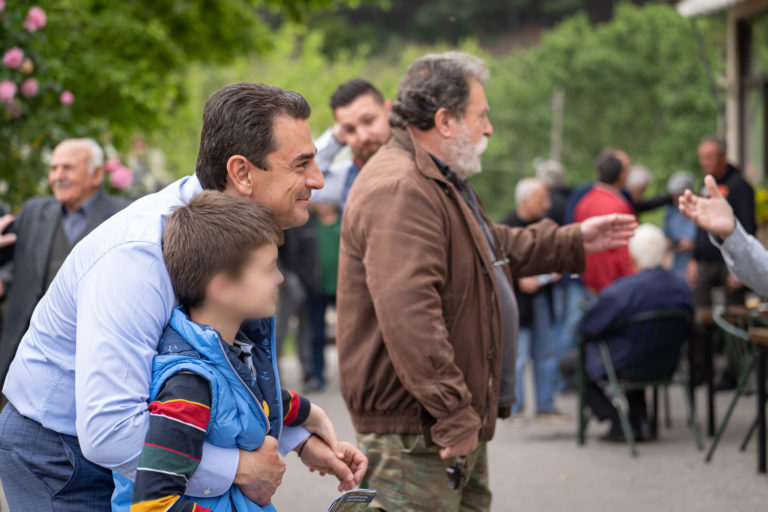 Μια μεγάλη ανθρώπινη αγκαλιά για τον Κώστα Σκρέκα από τα δικά του χωριά