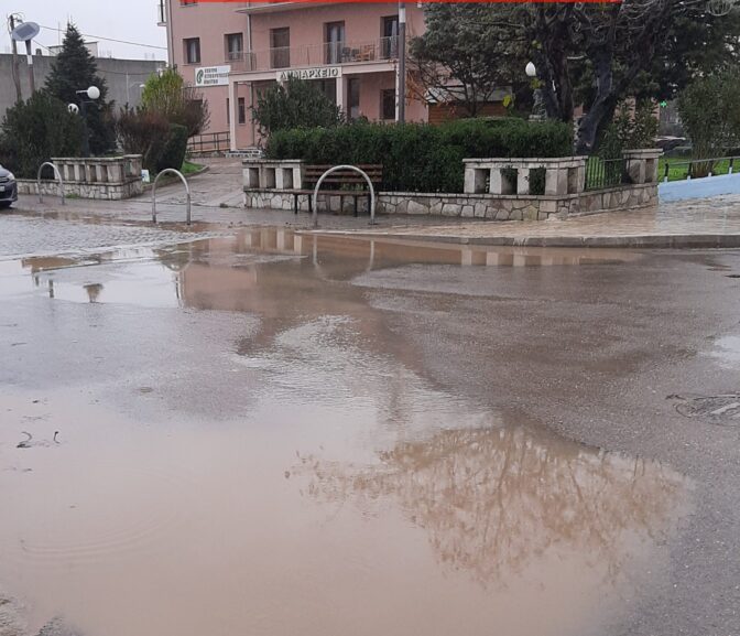 Ανησυχία και προβληματισμός από τη νεροποντή στο Μουζάκι