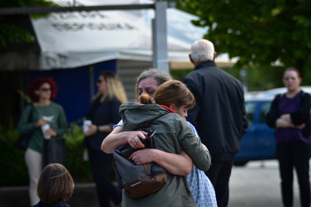 Λύγισαν οι συγγενείς στην πορεία μνήμης των θυμάτων των Τεμπών
