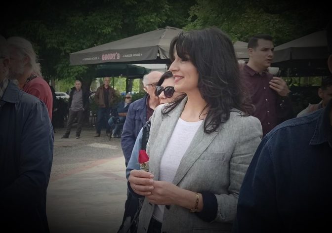 Το ρόδο της Πρωτομαγιάς για τη Μαρίνα