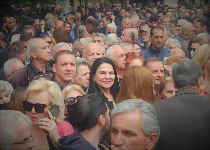 Ντίνα Δήμα …με το χαμόγελο στα χείλη