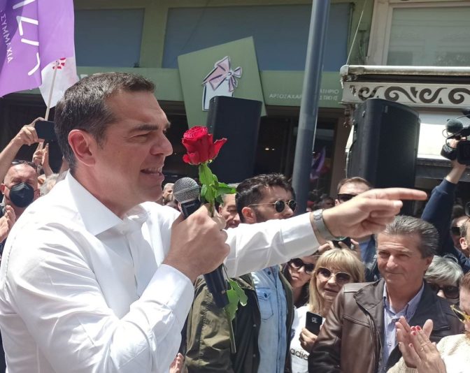 Υποδοχή του Αλέξη Τσίπρα στα Τρίκαλα με πνευματικό έργο