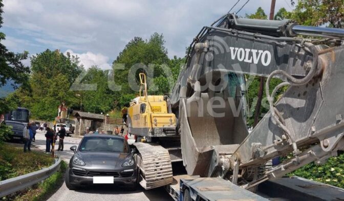 Σύγκρουση ΙΧ με συρόμενη νταλίκα στην Ανάληψη Καλαμπάκας