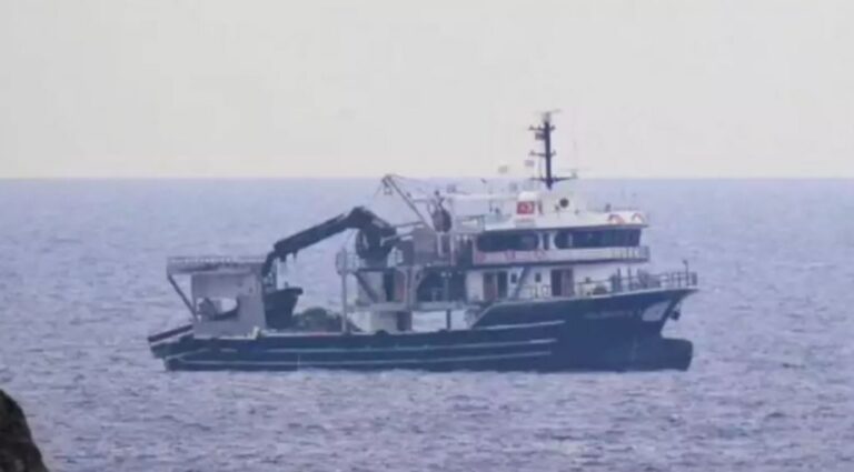 Τουρκικά αλιευτικά ρίχνουν δίχτυα κοντά στις ακτές των Κυθήρων