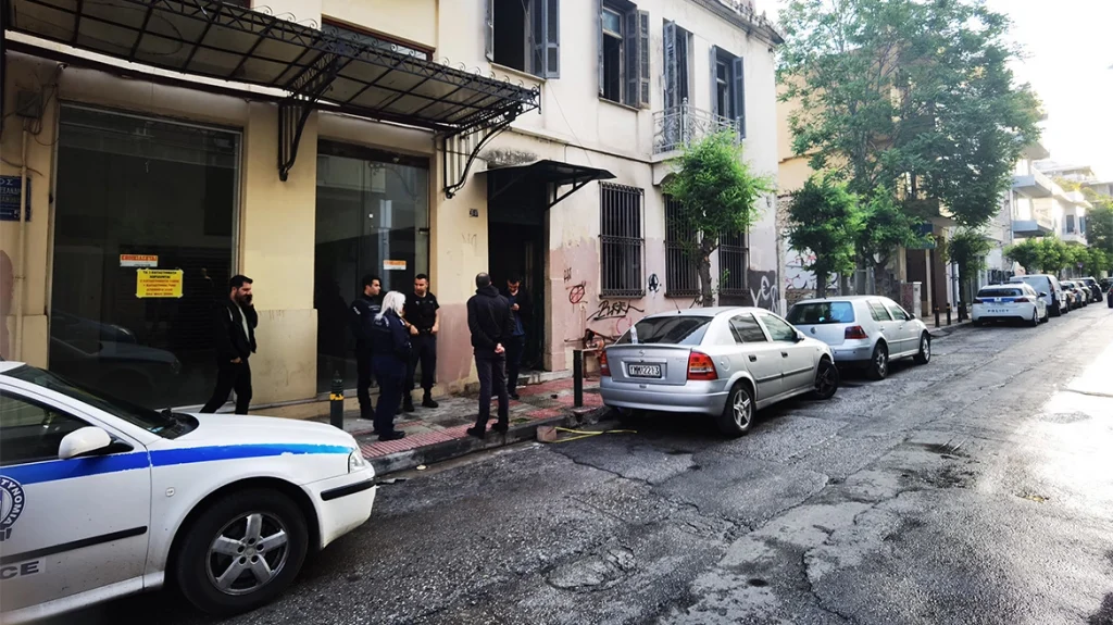 Ένας νεκρός από πυρκαγιά σε εγκαταλελειμμένο κτίριο της Αθήνας