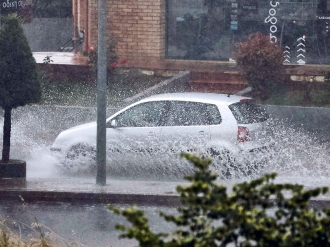 Με ισχυρές βροχές από τη Θεσσαλία ξεκινά η διήμερη κακοκαιρία