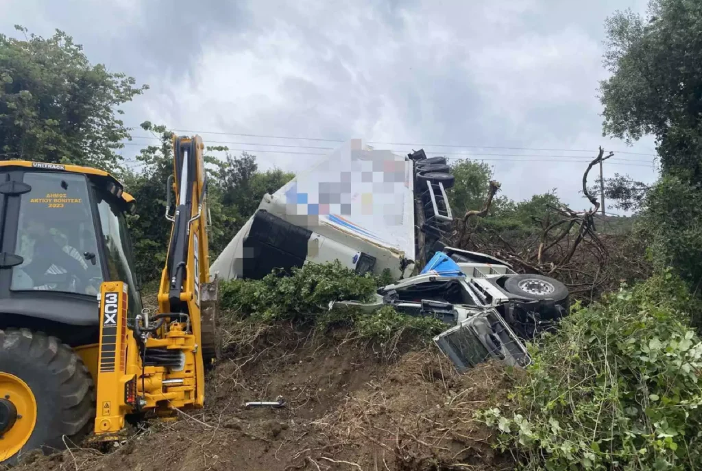 Νεκρός 54χρονος οδηγός μετά από εκτροπή νταλίκας στη Βόνιτσα
