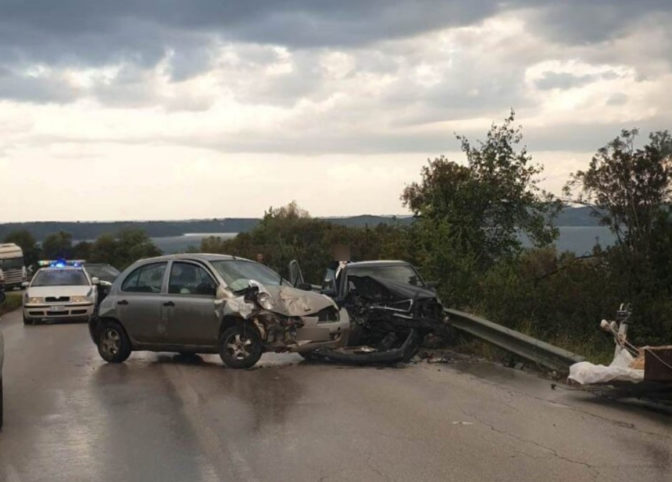 Σφοδρό τροχαίο στο Αγρίνιο με τέσσερις τραυματίες
