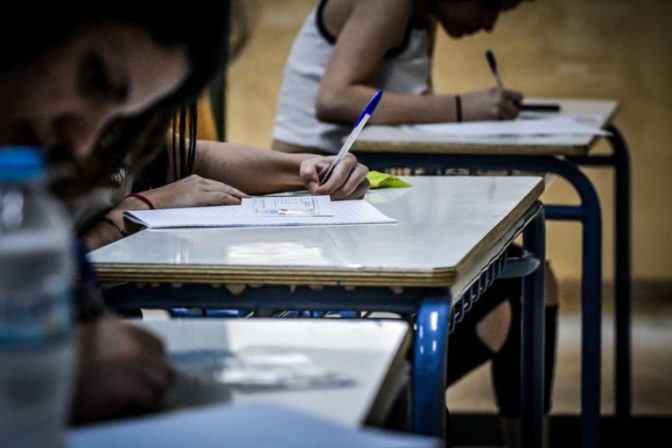 Όλα έτοιμα για τις Πανελλαδικές λέει η Νίκη Κεραμέως