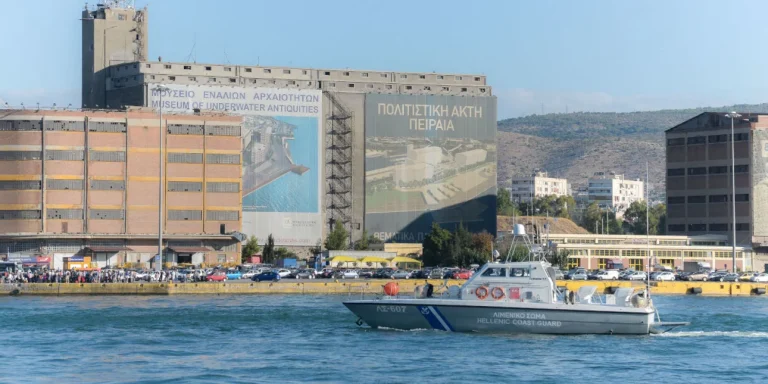 Νεκρός 70χρονος σε παγκάκι στο λιμάνι του Πειραιά