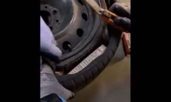 Έκρυβαν 12 κιλά ηρωίνης μέσα σε ρεζέρβα