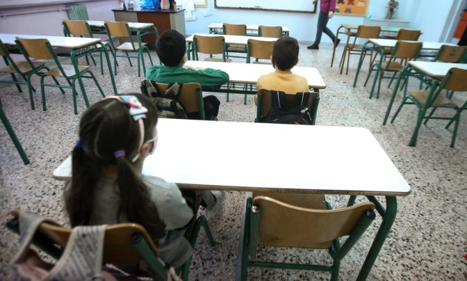 Σάλος με τη δασκάλα που πρόβαλε ερωτική ταινία μέσα στην τάξη