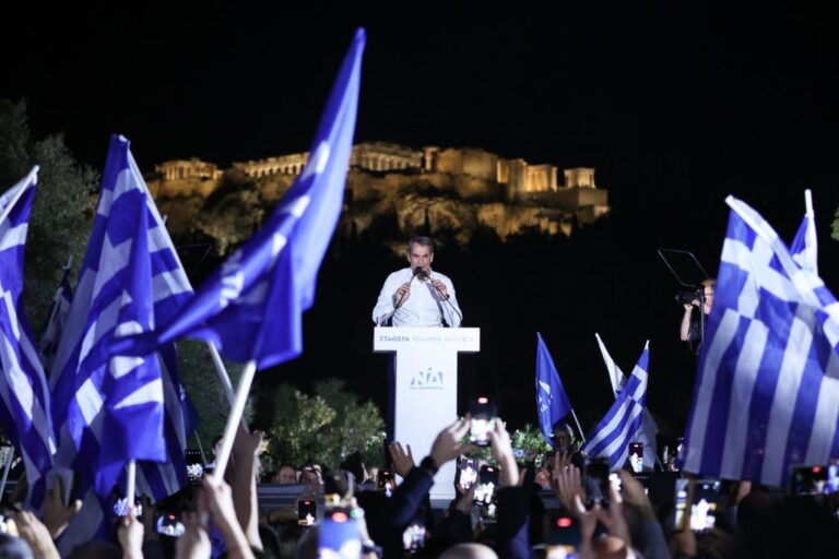 Οι 15 «ακροβολισμένοι», η εξέδρα, οι τρεις συγκεντρώσεις