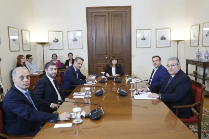 Ολοκληρώθηκε η σύσκεψη των πολιτικών αρχηγών – Ολοταχώς προς δεύτερες κάλπες