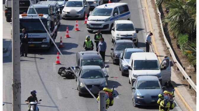 Τραγικό δυστύχημα: Μηχανή συγκρούστηκε με επτά αυτοκίνητα