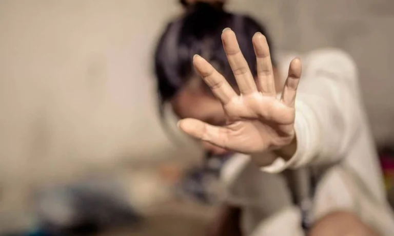 Κρήτη: 14χρονη κατήγγειλε τον βιασμό της από τον πατέρα φίλου της