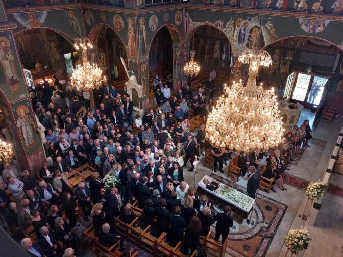 Τρίκαλα: Το τελευταίο αντίο στο ιστορικό στέλεχος του ΠΑΣΟΚ Χρήστο Οικονόμου (φωτό)