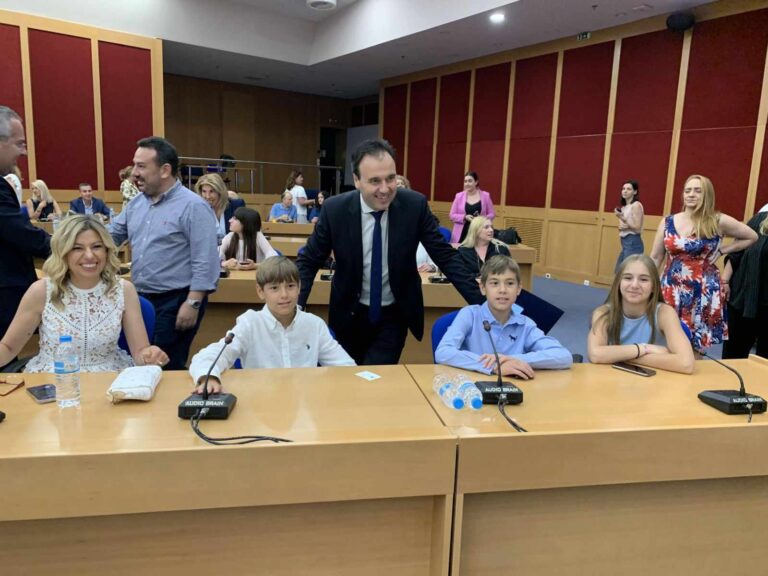 Περήφανοι, πάντα και παντού μια μεγάλη αγκαλιά
