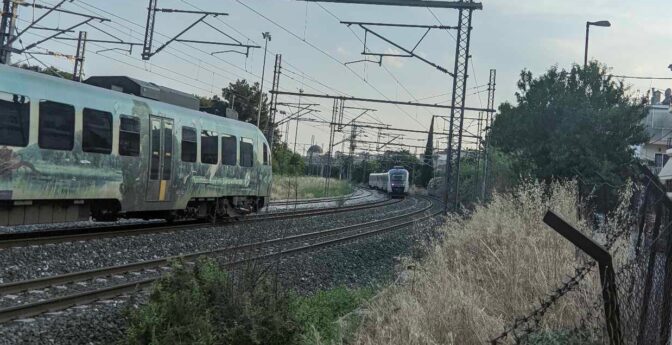 Λάρισα: Γλυτώσαμε από νέα σιδηροδρομική τραγωδία-Δύο τρένα στην ίδια γραμμή