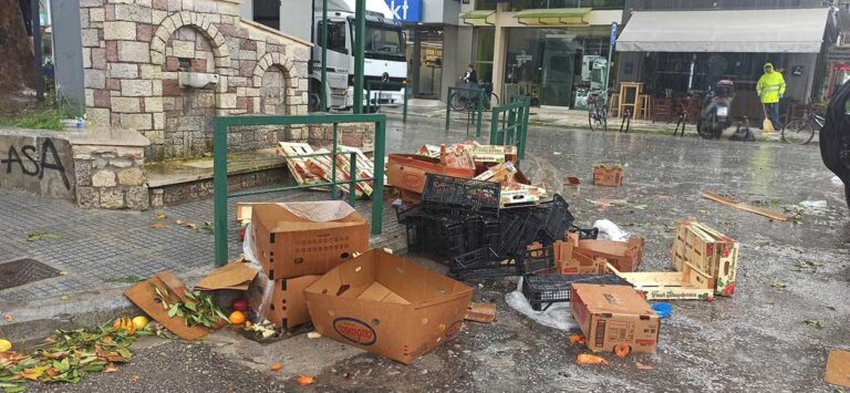 Τρίκαλα: Η λαϊκή αγορά φεύγει …τα σκουπίδια πάνε στα φρεάτια (φωτό)