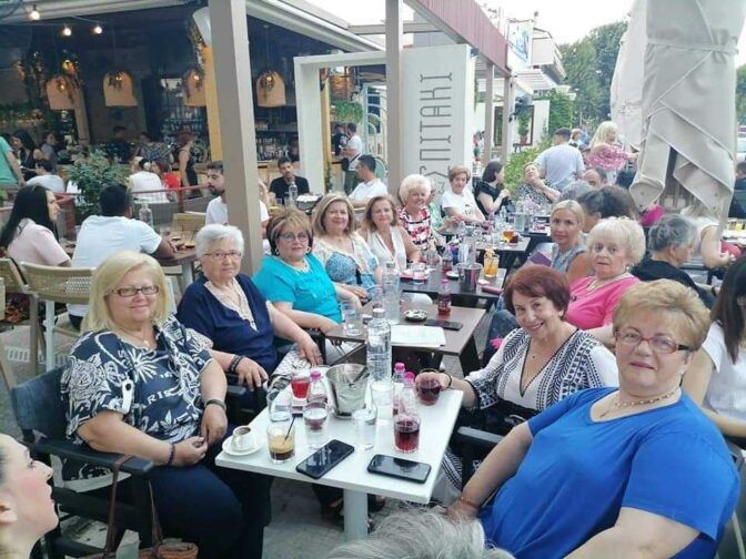 Αντάλλαξαν ευχές για Καλό Καλοκαίρι οι Ερυθροσταυρίτες στα Τρίκαλα (φωτό)