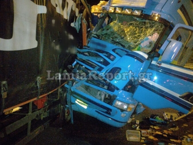 Συγκρούστηκαν νταλίκες στην εο Αθηνών - Λαμίας