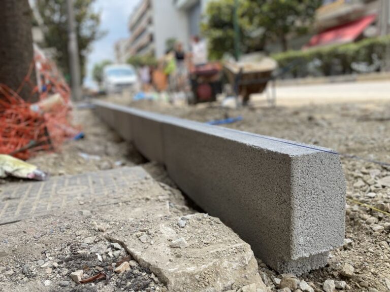 Βελτιώνονται τα πεζοδρόμια της Ασκληπιού