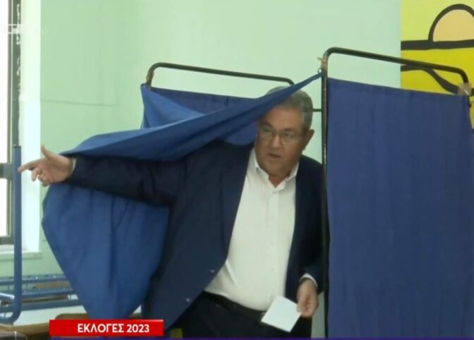 Ο Κουτσούμπας πήγε να ψηφίσει και δεν του έδωσαν... το ψηφοδέλτιο του ΚΚΕ