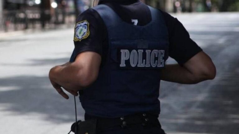 Λάρισα: Προσποιήθηκε τον αστυνομικό και «σήκωσε» 1.000 ευρώ
