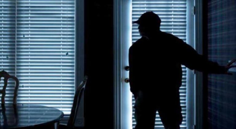 Λάρισα: Το αυτοκίνητο και ένα ζευγάρι αθλητικά παπούτσια πρόδωσε τους διαρρήκτες