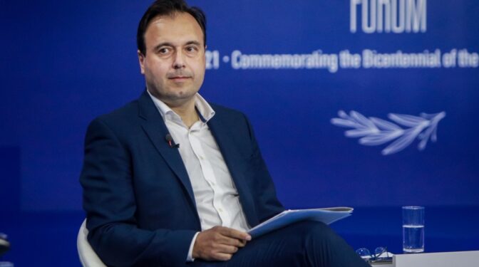 Τελεσίγραφο από τον Δημήτρη Παπαστεργίου για τη διαδοχή