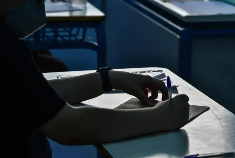 Με μεγάλη αποχή και σήμερα οι Πανελλήνιες στα ΕΠΑΛ των Τρικάλων