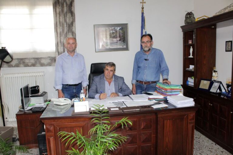 Υπογραφή  σύμβασης  νέου έργου από το Δήμαρχο Πύλης Κώστα Μαράβα
