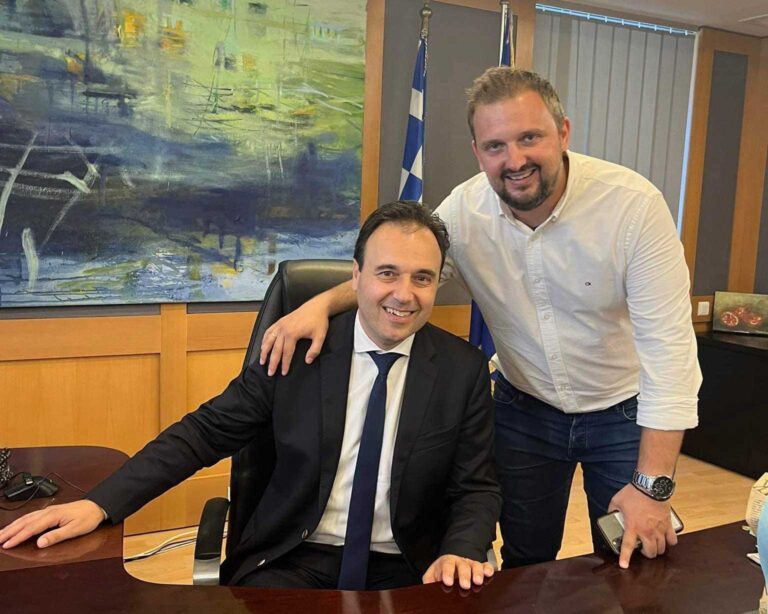 Οι γερές σχέσεις δεν κρύβονται...