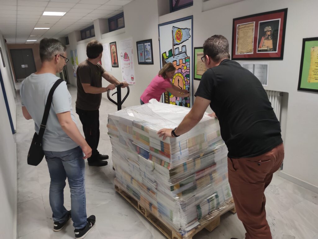 Κατέφθασαν τα βιβλία για τη νέα σχολική χρονιά στα Τρίκαλα!