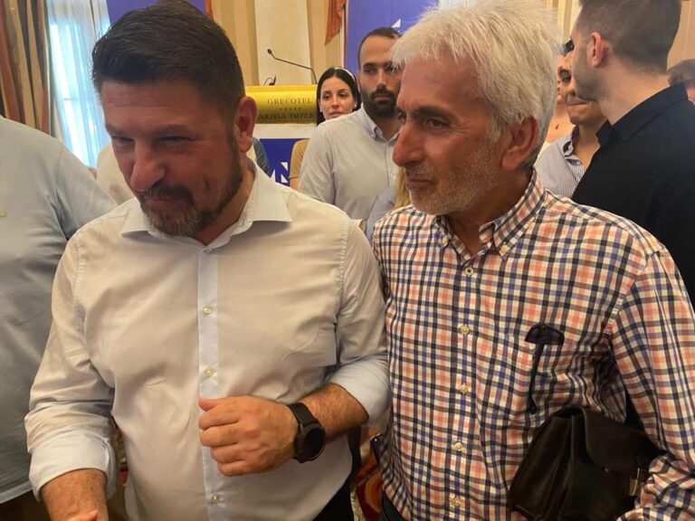 Ξέρει πώς να βάζει πλάτη στα δύσκολα