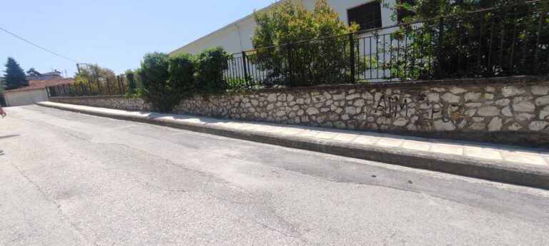Ολοκληρώθηκε η κατασκευή πεζοδρομίου πάνω από το ΓΕΛ Καλαμπάκας
