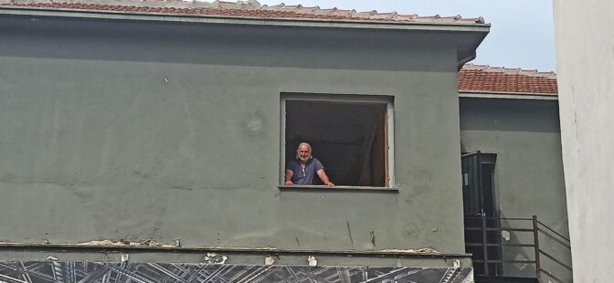 Ο άρχοντας της γυψοσανίδας Κώστας Κατσαντώνης επί το έργον!