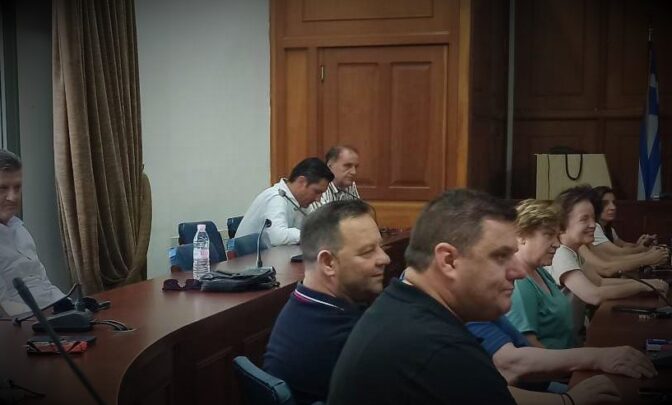 Ο Τάκης Παζαΐτης ρωτά ευθέως τον Δημήτρη Παπαστεργίου
