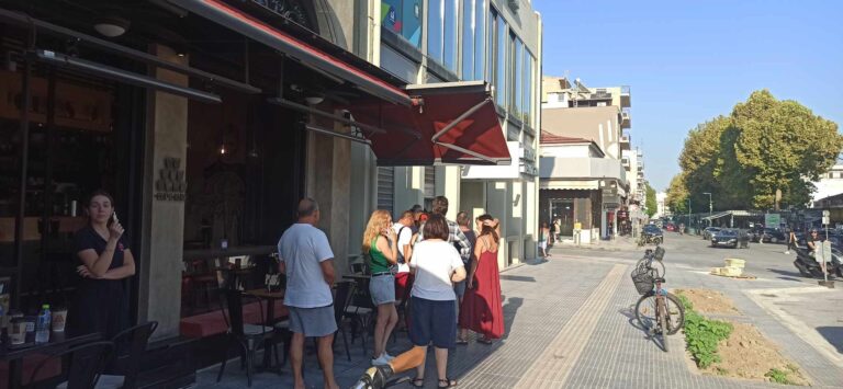 ΤΡΙΚΑΛΑ: Μόνο στα ΑΤΜ βλέπεις ζωντάνια!