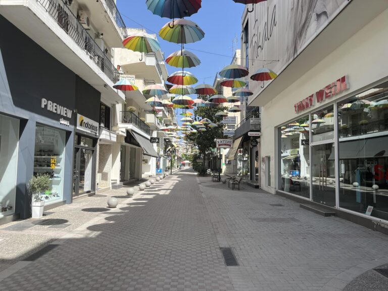 Όπου φύγει – φύγει οι Τρικαλινοί για να γλιτώσουν τον καύσωνα (φωτό)